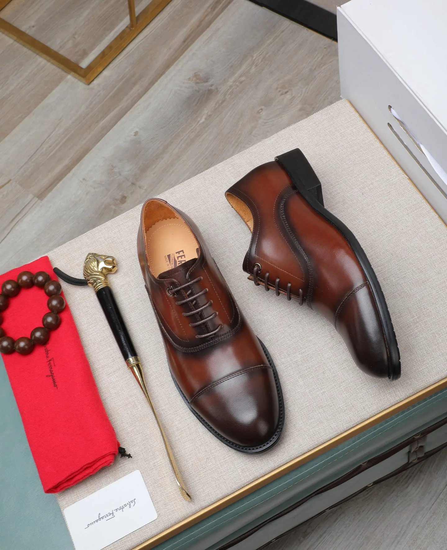 Men's shoes 💰540📛📛 (water-dyed cow lining) Salvatore Ferragamo high-end (Salvatore Ferragamo) is the world's top luxury footwear brand, coming from the fashion kingdom of Italy. It is famous all over the world for its traditional handmade design and novel styles... 🚶🏻🚶🏻New suit shoes are available simultaneously at the counter. This model is made of pure handmade imported Italian calfskin ➕soft water-dyed cowhide lining Original authentic outsole🌀🌀Size: 38➖44 (45 46 customized)